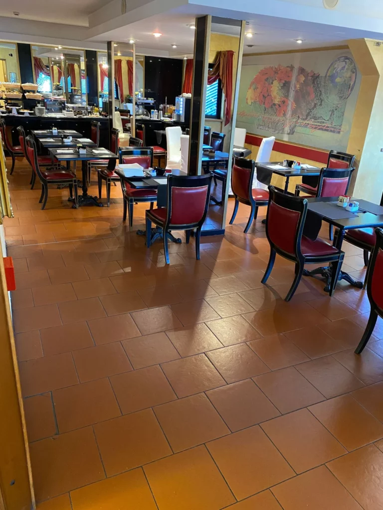 GMD_spécialiste_salle_de_bain_pour_professionnels_et_particuliers_pose_de_vinyle_hall_entree_et_restaurant_hotel_76